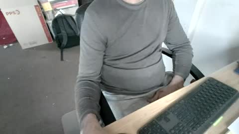melbguy_075 online show from 08-03-26, 03:16