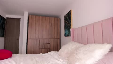 Mel Gomez online show from 10-21-25, 04:24