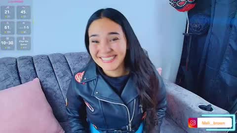    Independent model online show from 10-10-25, 06:45