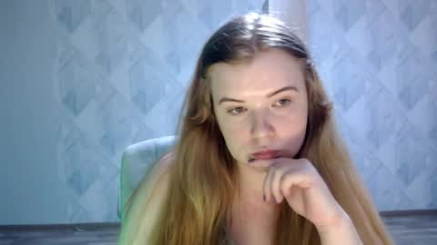 Snapshot of melina_beauty chatting on 04-14-26, 07:09 Melina online show from 04-14-26, 07:09