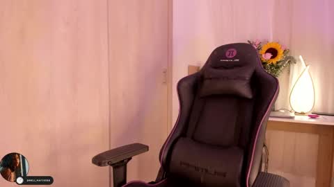 Snapshot of melina_ferrer1 chatting on 10-08-25, 02:36 EI online show from 10-08-25, 02:36