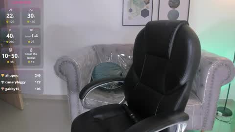 Snapshot of melina_rouge chatting on 03-21-26, 06:40 Melina Rouge online show from 03-21-26, 06:40