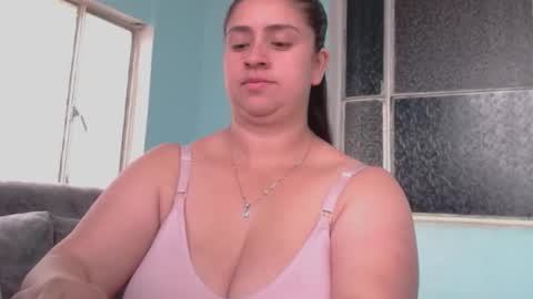 Snapshot of melinda_bob chatting on 03-05-26, 12:34 Melinda online show from 03-05-26, 12:34