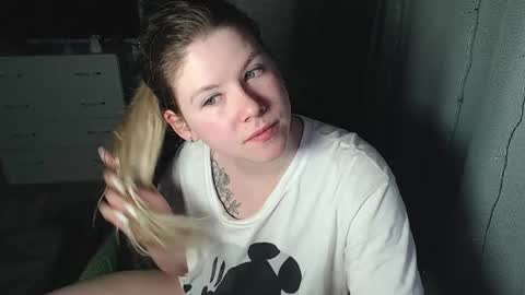 Melissa  Ray online show from 01-26-25, 06:37
