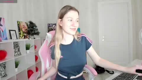 Snapshot of melissa_moooree chatting on 02-26-25, 11:41 melissa_moooree online show from 02-26-25, 11:41