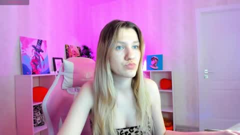 Snapshot of melissa_moooree chatting on 02-28-25, 02:42 melissa_moooree online show from 02-28-25, 02:42