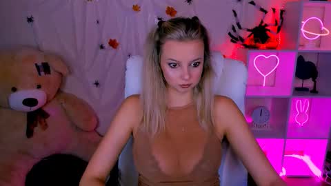 Melissa online show from 10-23-25, 01:21