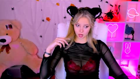 Melissa online show from 10-31-25, 01:01