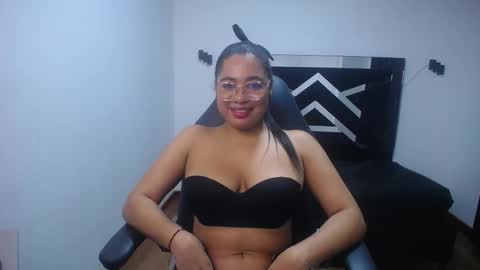 Snapshot of melissahex chatting on 10-19-25, 01:12 Melissa online show from 10-19-25, 01:12