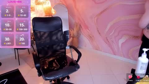 Snapshot of melissalabx69 chatting on 10-10-25, 11:04 MELISSA online show from 10-10-25, 11:04