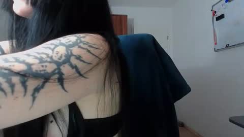 Snapshot of melissanextdoor chatting on 09-24-25, 07:44 Ariana online show from 09-24-25, 07:44