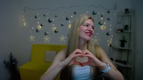 Snapshot of melissatylerbb chatting on 03-11-26, 06:19 Melissa online show from 03-11-26, 06:19