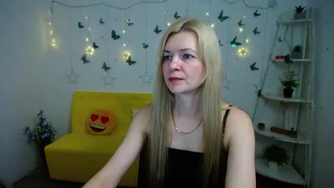 Snapshot of melissatylerbb chatting on 03-17-26, 12:19 Melissa online show from 03-17-26, 12:19