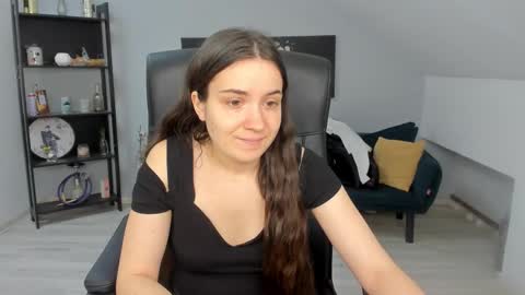 Snapshot of melissawiliam chatting on 12-17-25, 12:11 melissawiliam online show from 12-17-25, 12:11