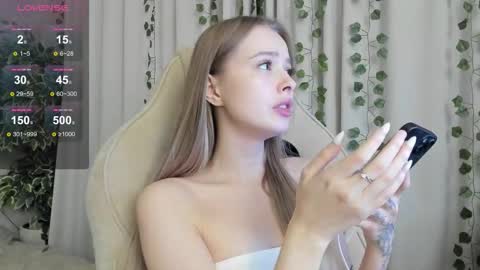 Snapshot of mell_milles chatting on 10-30-25, 01:56 mell milles online show from 10-30-25, 01:56