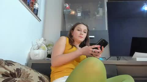 MellyMell  online show from 05-06-26, 06:57