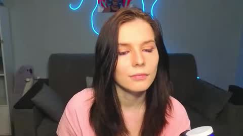 Snapshot of mellhyees chatting on 03-18-26, 05:05 mellhyees online show from 03-18-26, 05:05