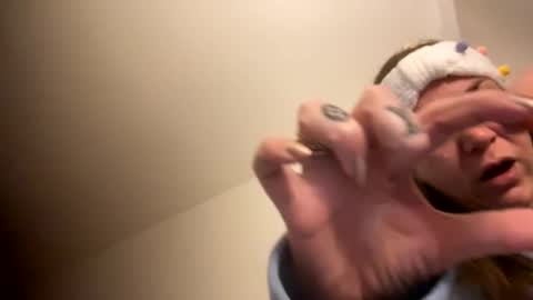 Melli online show from 12-25-24, 04:01