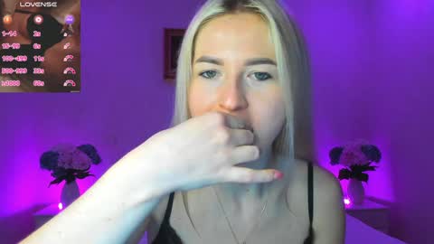 Snapshot of mellina_tey chatting on 12-03-24, 09:45 Mellina online show from 12-03-24, 09:45