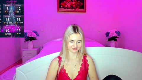 Snapshot of mellina_tey chatting on 12-10-24, 11:30 Mellina online show from 12-10-24, 11:30