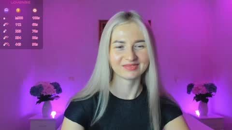 Snapshot of mellina_tey chatting on 01-02-25, 10:33 Mellina online show from 01-02-25, 10:33