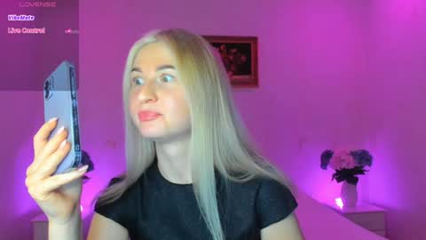 Snapshot of mellina_tey chatting on 01-03-25, 01:38 Mellina online show from 01-03-25, 01:38