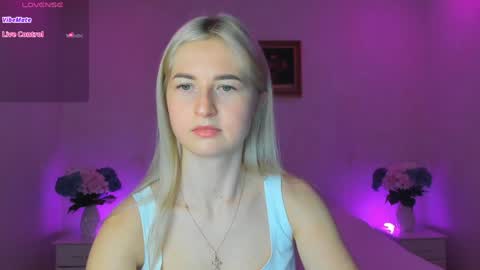 Snapshot of mellina_tey chatting on 01-03-25, 10:29 Mellina online show from 01-03-25, 10:29