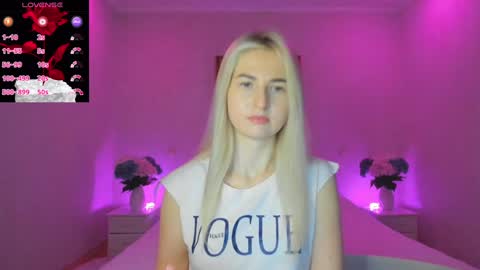 Snapshot of mellina_tey chatting on 01-09-25, 10:31 Mellina online show from 01-09-25, 10:31