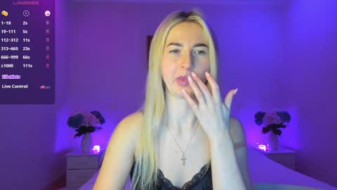 Snapshot of mellina_tey chatting on 01-28-25, 08:36 Mellina online show from 01-28-25, 08:36