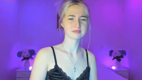 Snapshot of mellina_tey chatting on 02-09-25, 11:25 Mellina online show from 02-09-25, 11:25