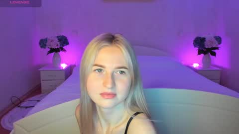 Snapshot of mellina_tey chatting on 03-07-25, 11:05 Mellina online show from 03-07-25, 11:05