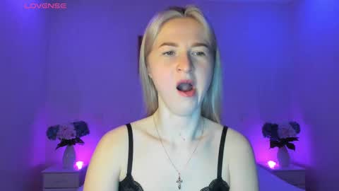 Snapshot of mellina_tey chatting on 03-08-25, 09:40 Mellina online show from 03-08-25, 09:40