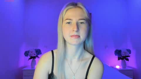 Snapshot of mellina_tey chatting on 03-10-25, 10:02 Mellina online show from 03-10-25, 10:02