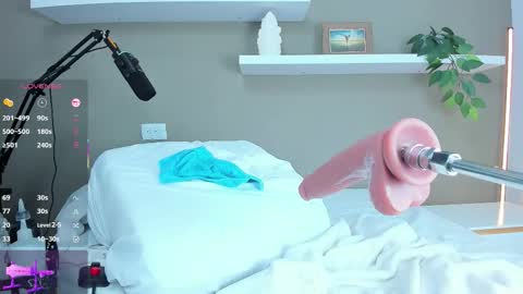 melly_col online show from 11-05-25, 08:42