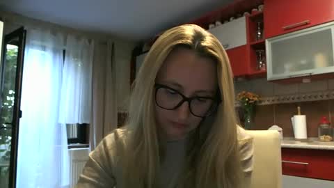 Melly online show from 09-10-25, 06:46