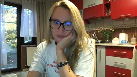 Melly online show from 10-20-25, 06:47