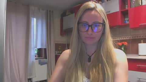 Melly online show from 02-08-26, 09:02