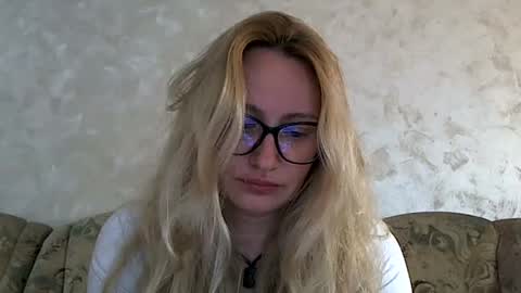 Melly online show from 06-16-26, 06:49