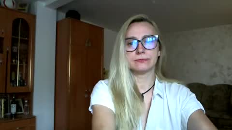 Melly online show from 06-24-26, 07:18