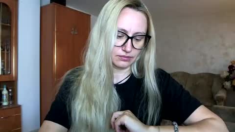 Melly online show from 06-25-26, 07:35