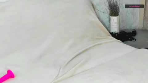 MelMooon online show from 12-19-24, 02:13