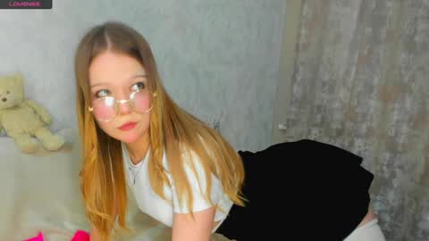 MelMooon online show from 02-03-25, 02:02