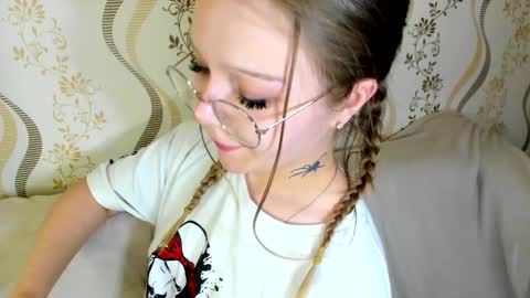 MelMooon online show from 09-11-25, 08:20