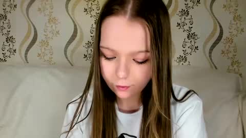 Snapshot of melmooon chatting on 05-16-26, 10:52 MelMooon online show from 05-16-26, 10:52