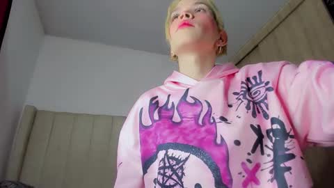 Melo online show from 10-18-25, 08:37