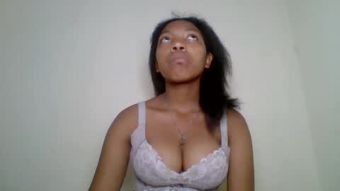 melodie_00 online show from 08-05-26, 11:24