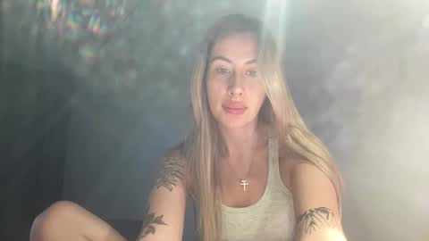 Snapshot of melodie_sweet chatting on 09-16-25, 03:57 Melodie online show from 09-16-25, 03:57