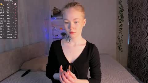 Snapshot of melodievejar chatting on 03-23-26, 04:27 melodievejar online show from 03-23-26, 04:27