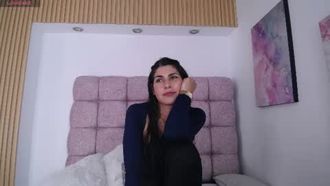 Snapshot of melodiroux_ chatting on 06-14-26, 05:37 Melodi online show from 06-14-26, 05:37