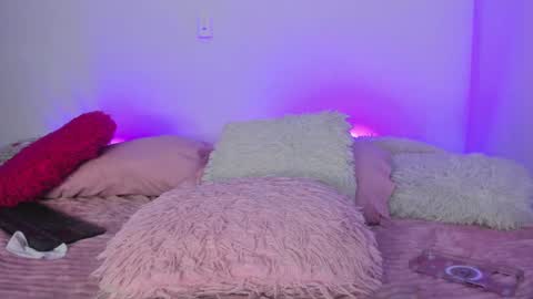    online show from 03-09-25, 01:48